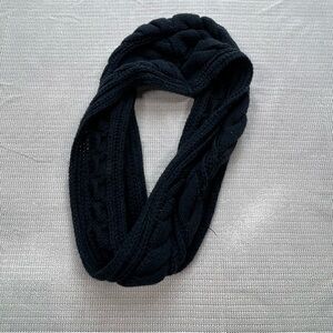JustFab Black Cable Knit Infinity Scarf – Chunky Cozy Winter Warmer